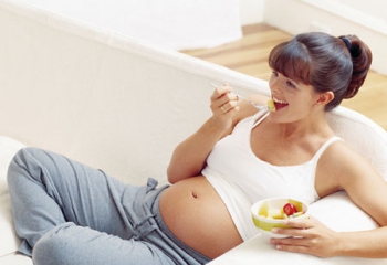 Употребление жирной пищи во время беременности может изменить мозг ребенка